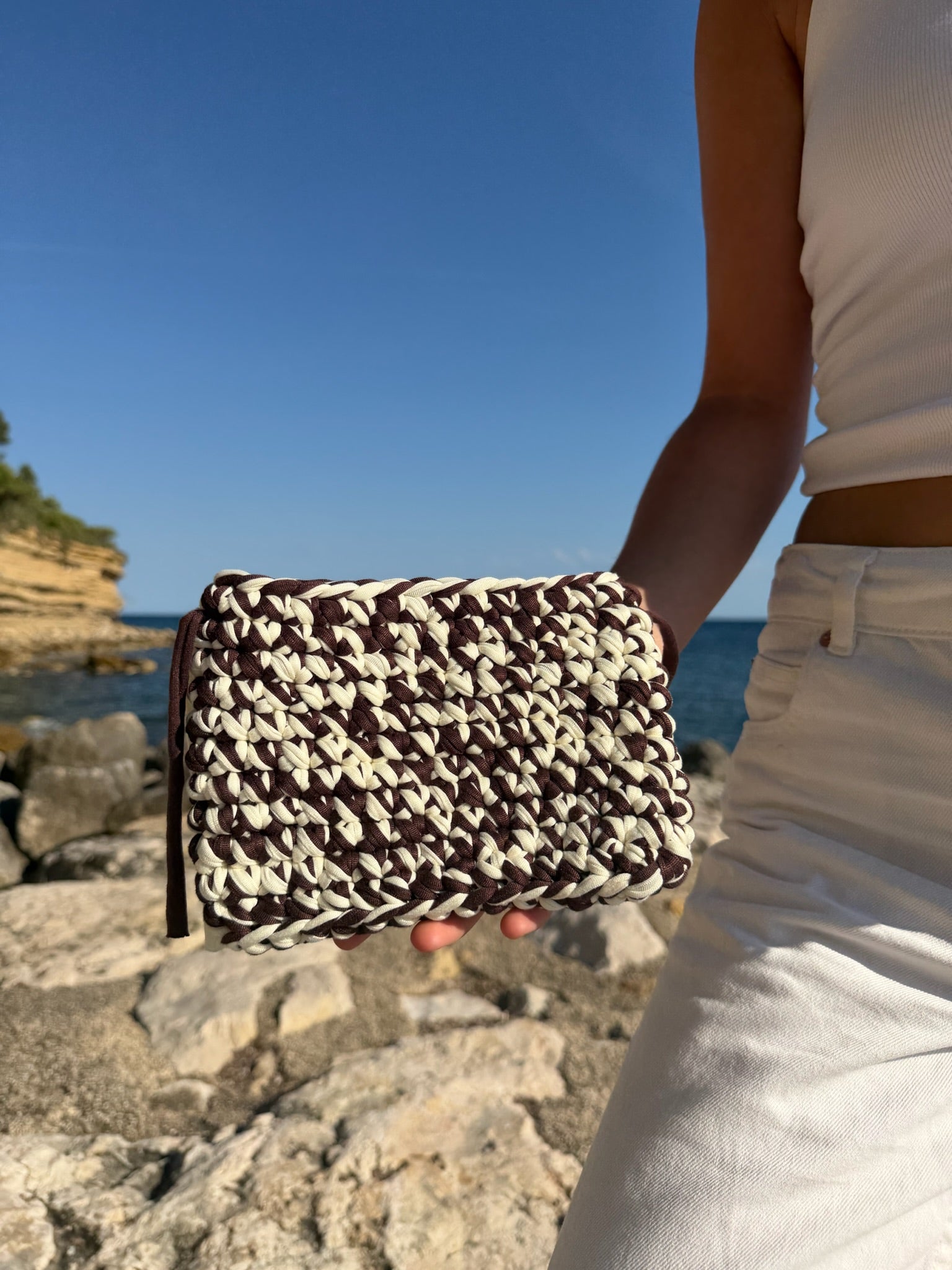 Pochette Élora Maron et Blanc