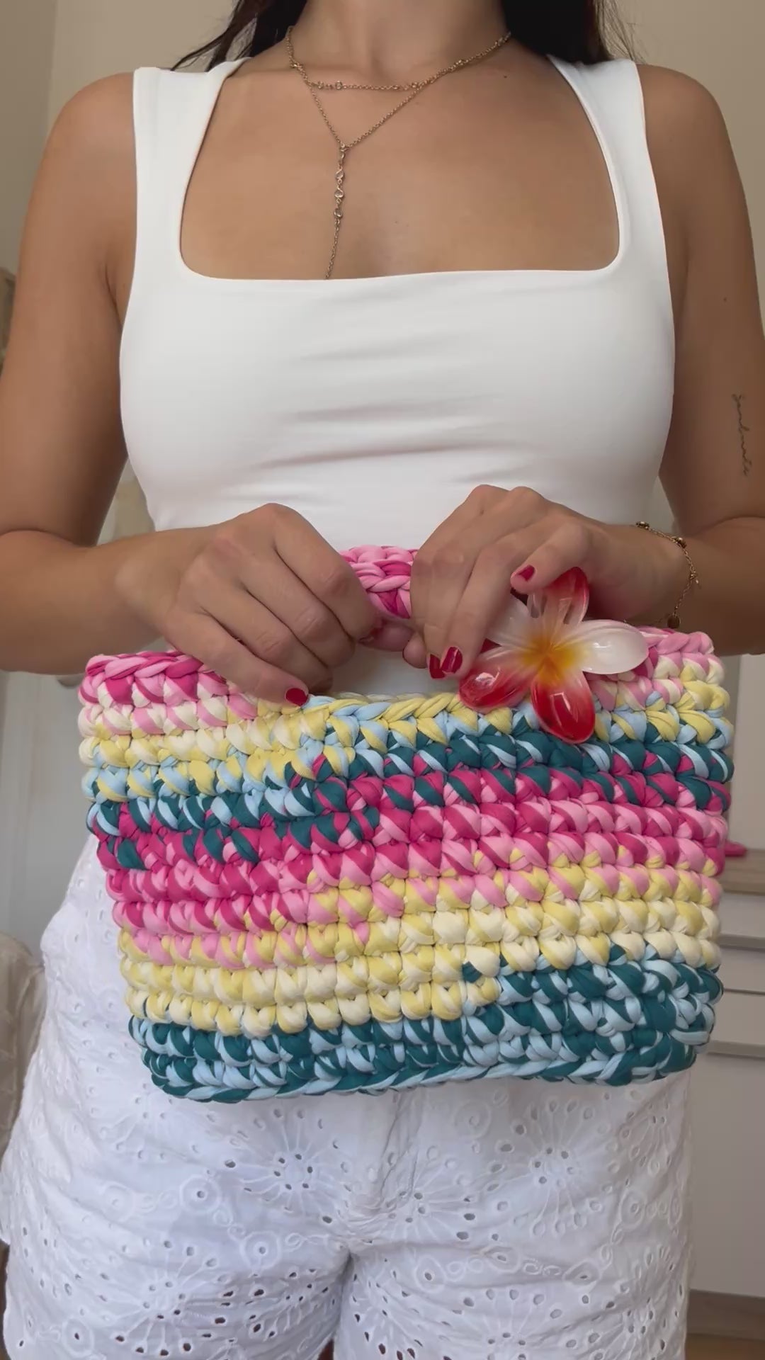 Le Lola en Rose, Bleu, Jaune et Blanc